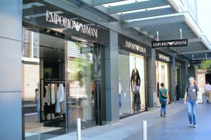 Moda z second-handu: Jak znaleźć perełki w second-handowych sklepach?